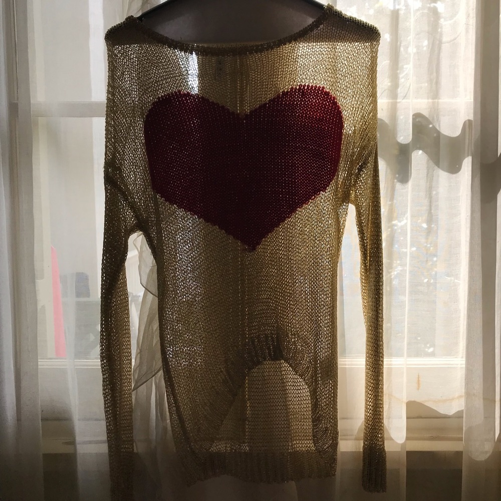 Metallic gold knit top with heart